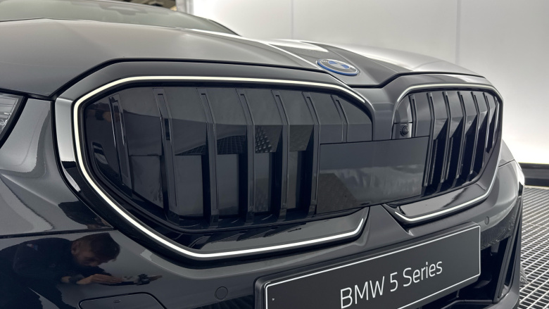 BMW 5 Series 550e xDrive M Sport Pro 4dr Auto [Tech+/Comfort+] Saloon